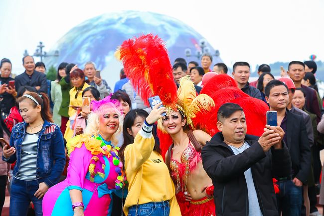 明星經(jīng)紀(jì)公司恒隆助力國際休閑旅游文化節(jié)，展示迷人風(fēng)情！